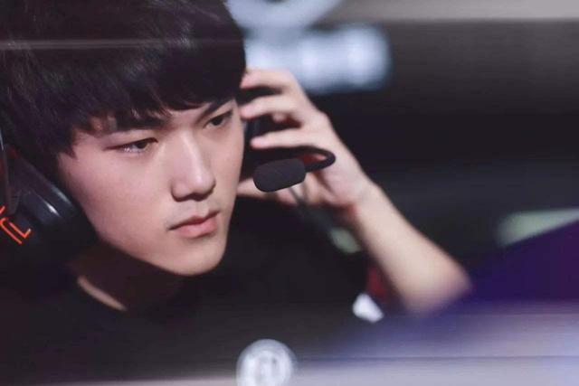 Spirit 在 BLAST Bounty Fall 2025 决赛中以 3：0 战胜 The MongolZ ，荣获冠军。